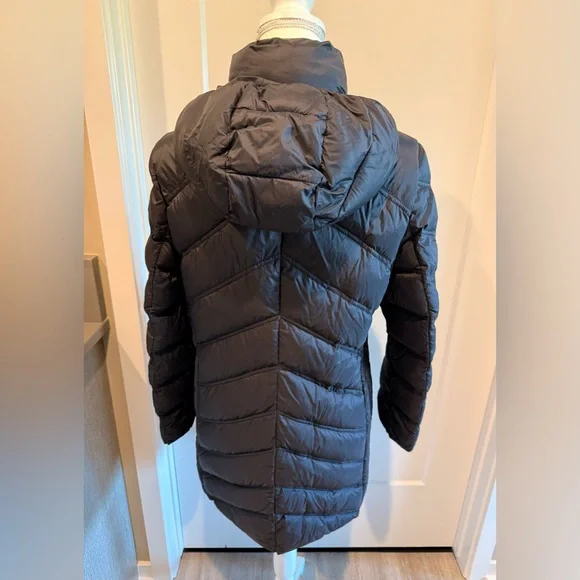 Michael Kors Black Packable Down Fill Jacket w/ Gold Accents Size M - Picture 3 of 7